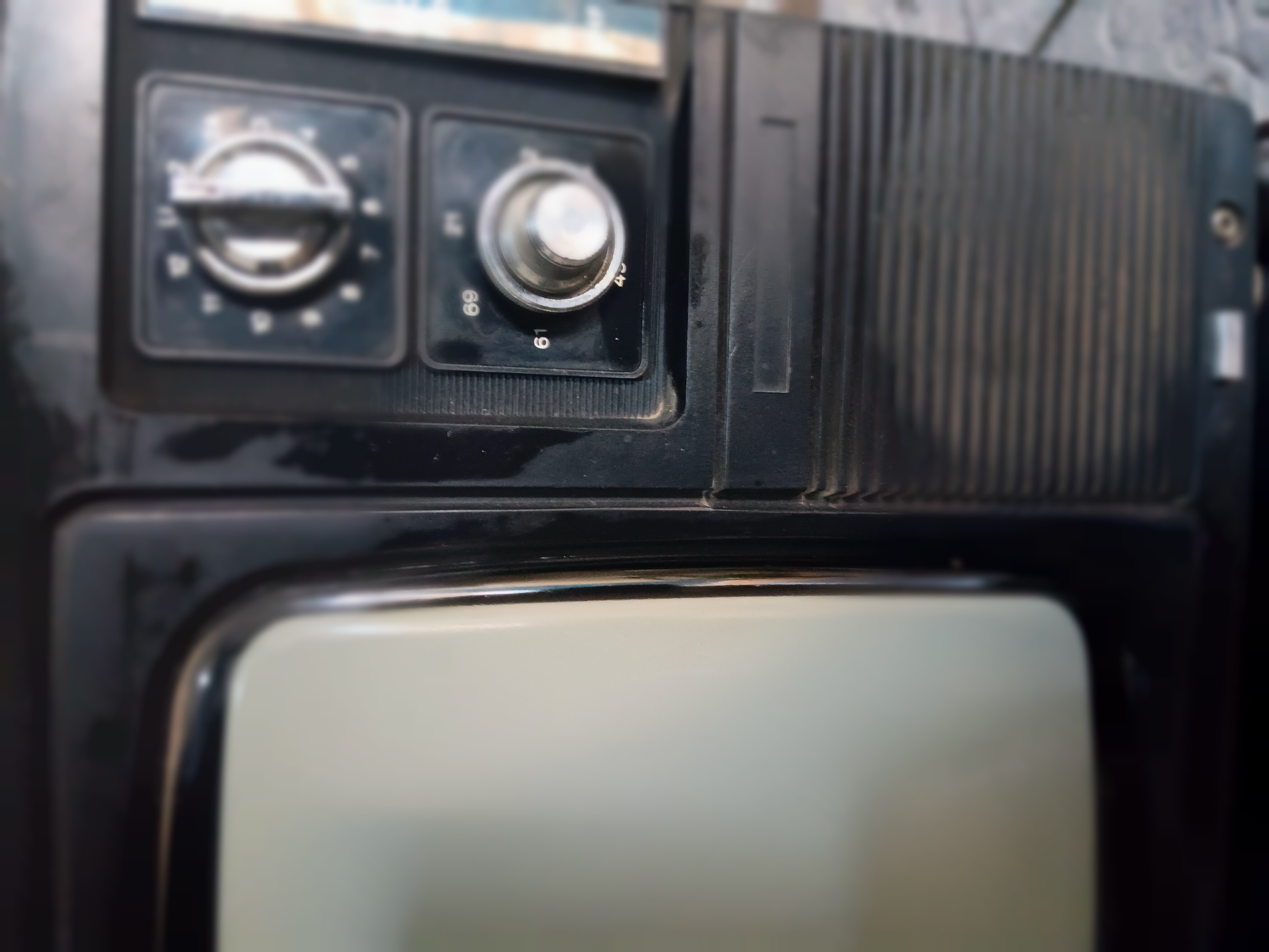 SANYO 14 INCH BLACK N WHITE TV  — Image 2