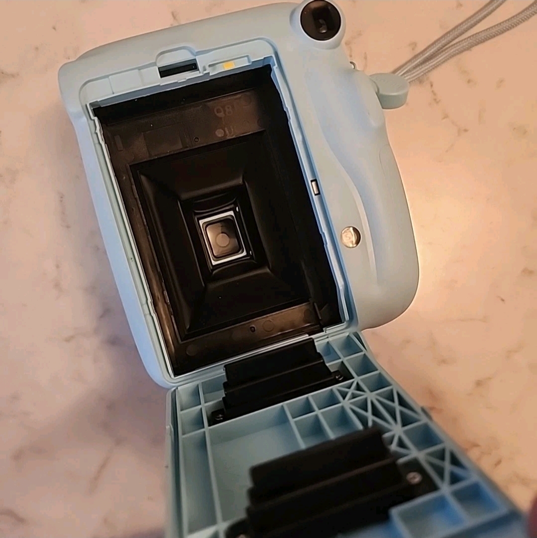 Fujifilm instax mini 11 instant film camera  — Image 4