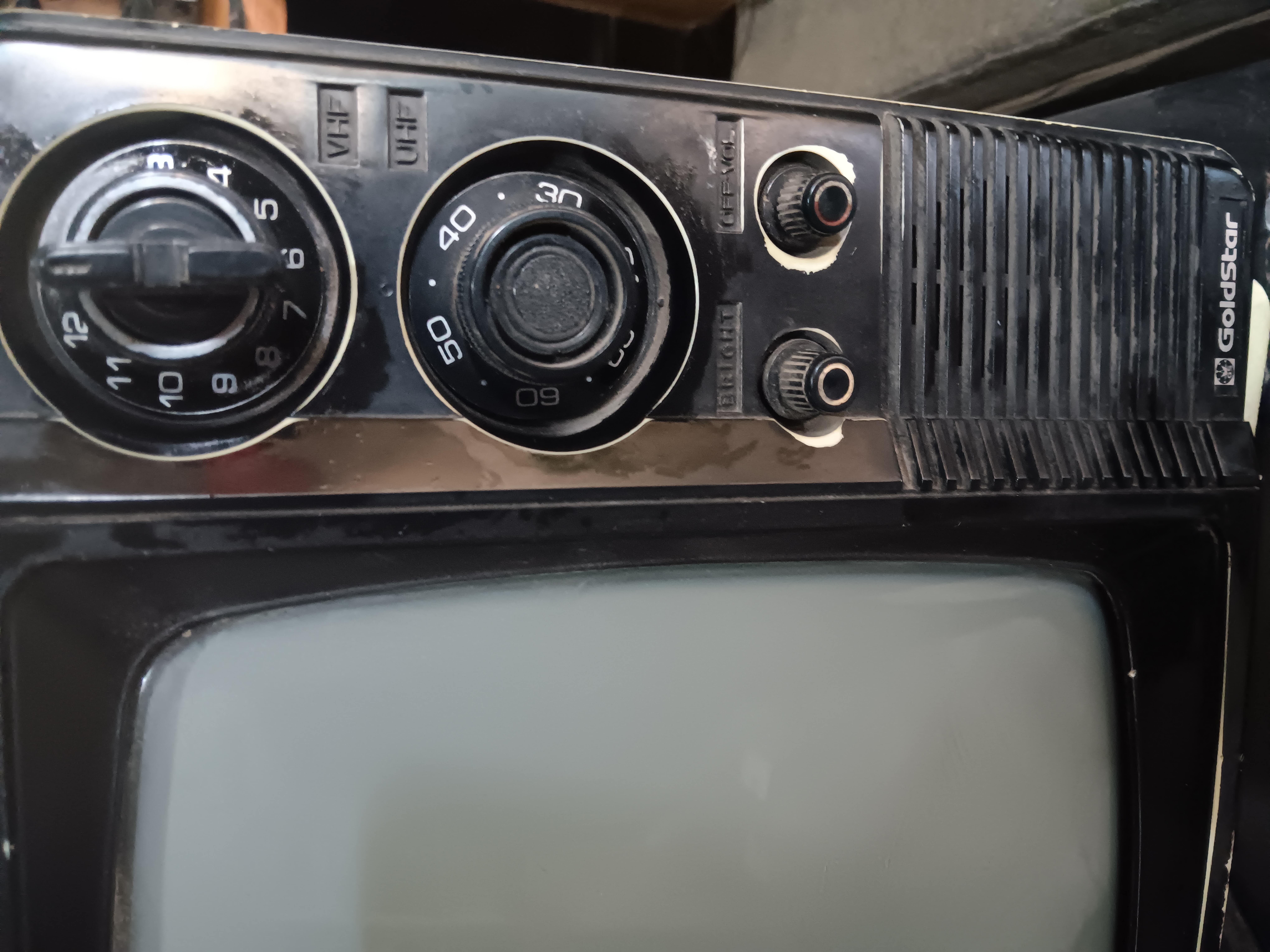 GOLDSTAR BBR 2070 BLACK AND WHITE TV  — Image 5