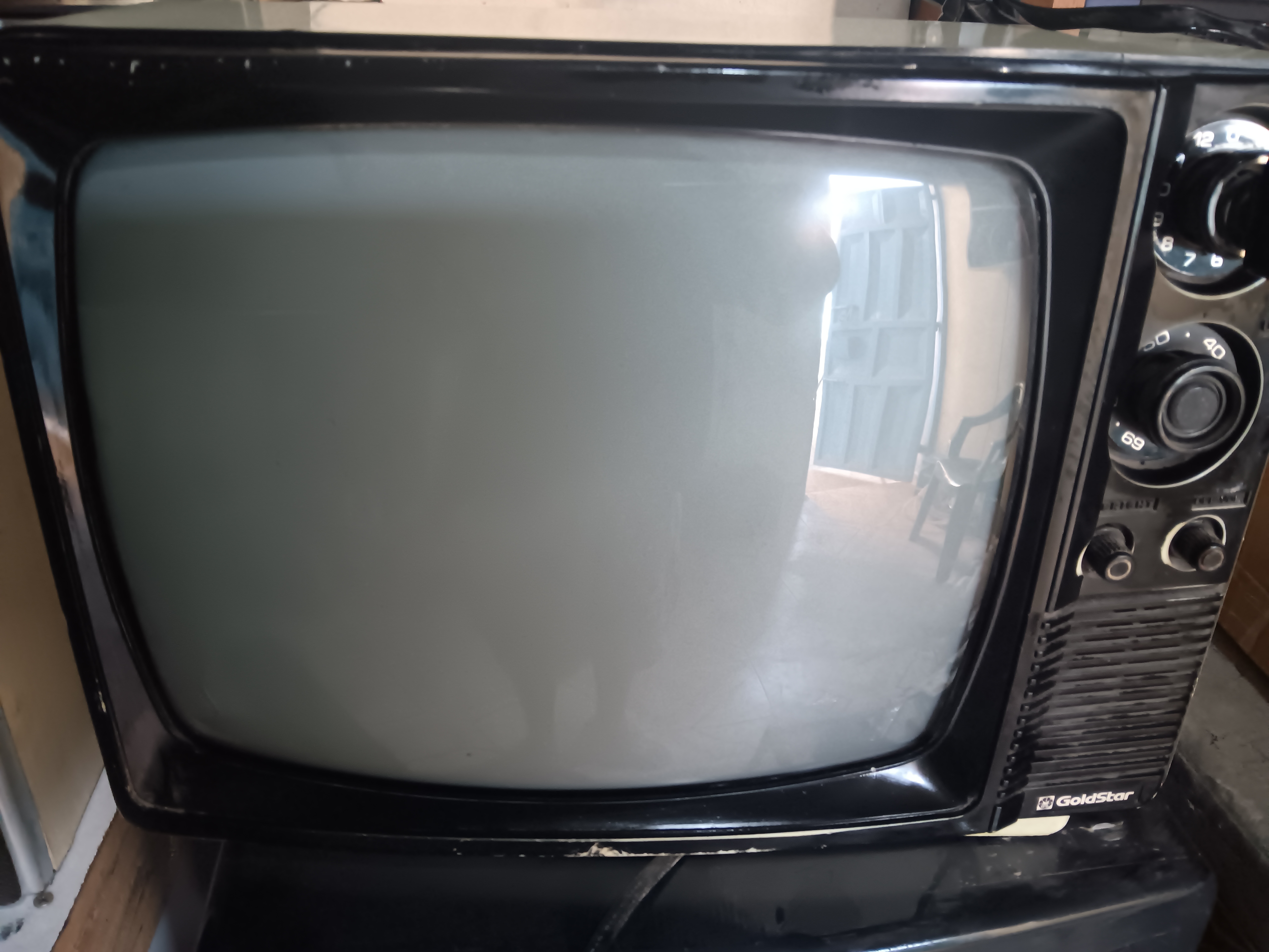 GOLDSTAR BBR 2070 BLACK AND WHITE TV 
