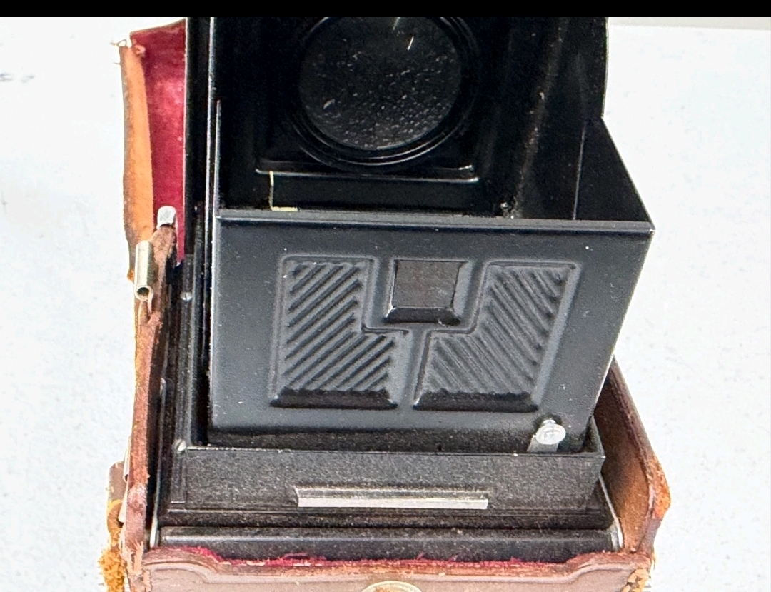 Yashica A twin lens reflex 120 mm film camera  — Image 3