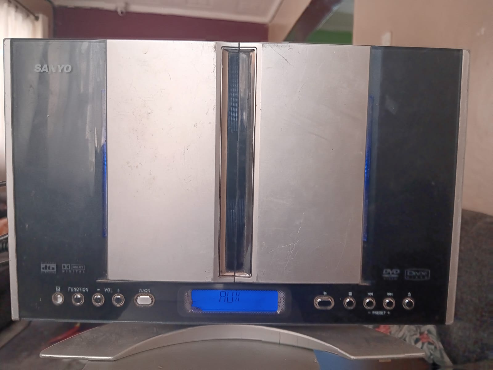 Sanyo DC-DMW4500 Stereo Home Theater System — Image 1