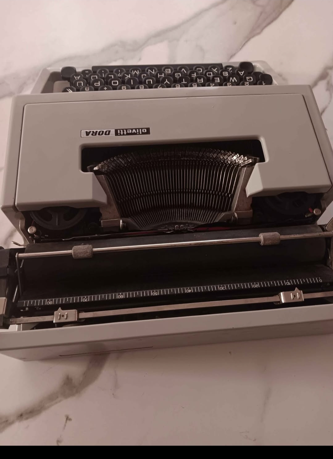 OLIVETTI DORA TYPEWRITER  — Image 2