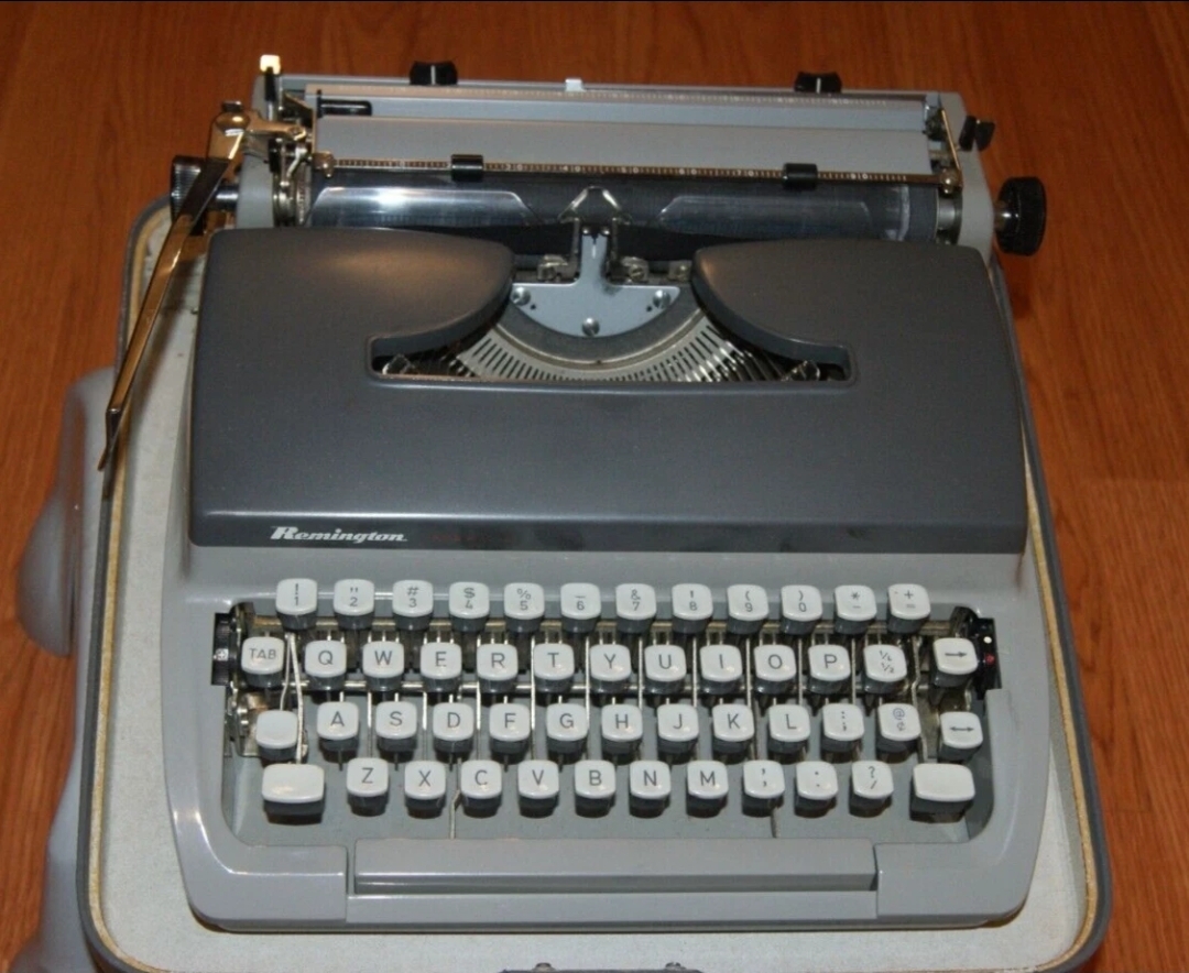 Remington mark two manual typewriter  — Image 6