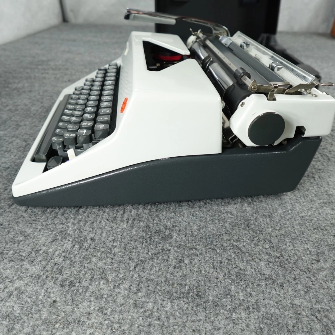 Olympia sm9 manual typewriter  — Image 6