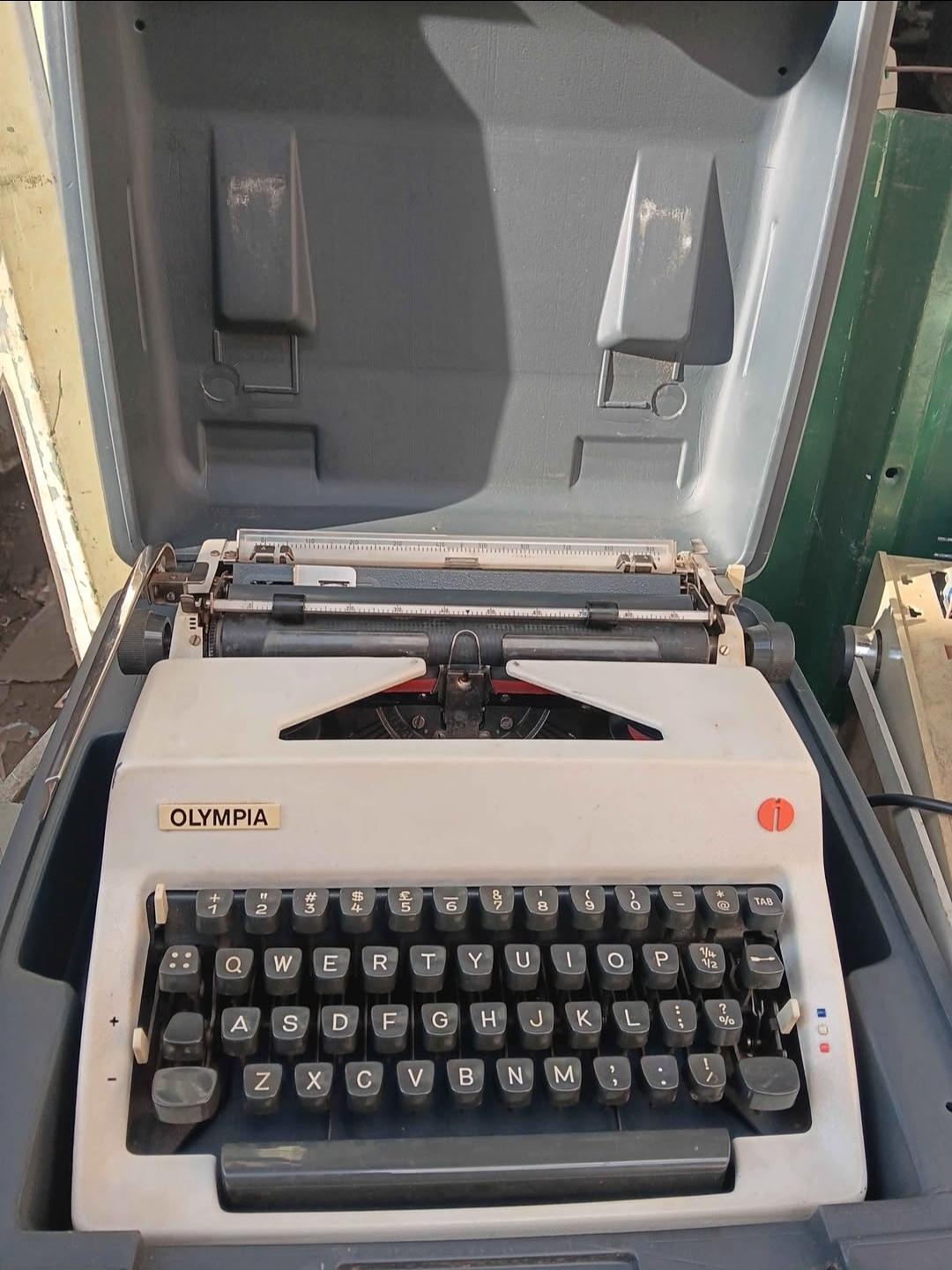 Olympia sm9 manual typewriter 