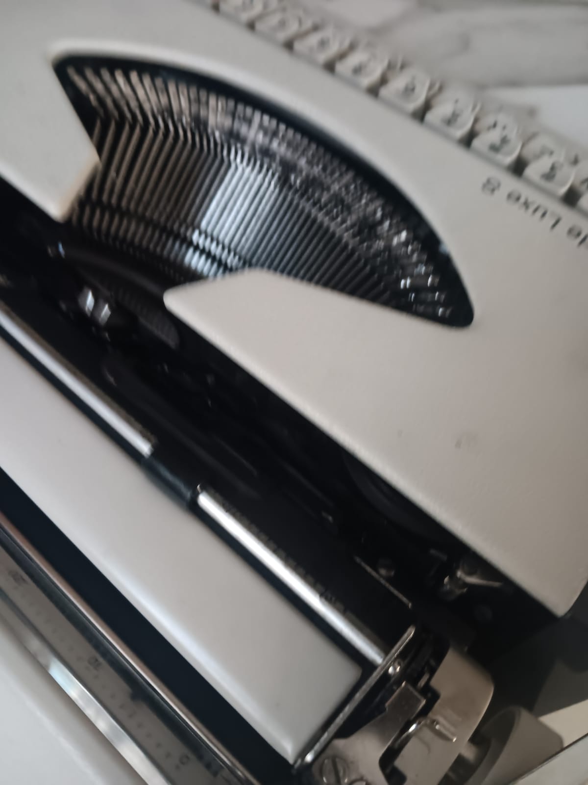 Olympia Traveller's de Luxe S Typewriter — Image 3