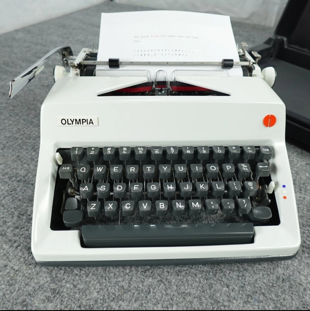 Olympia sm9 manual typewriter  — Image 3