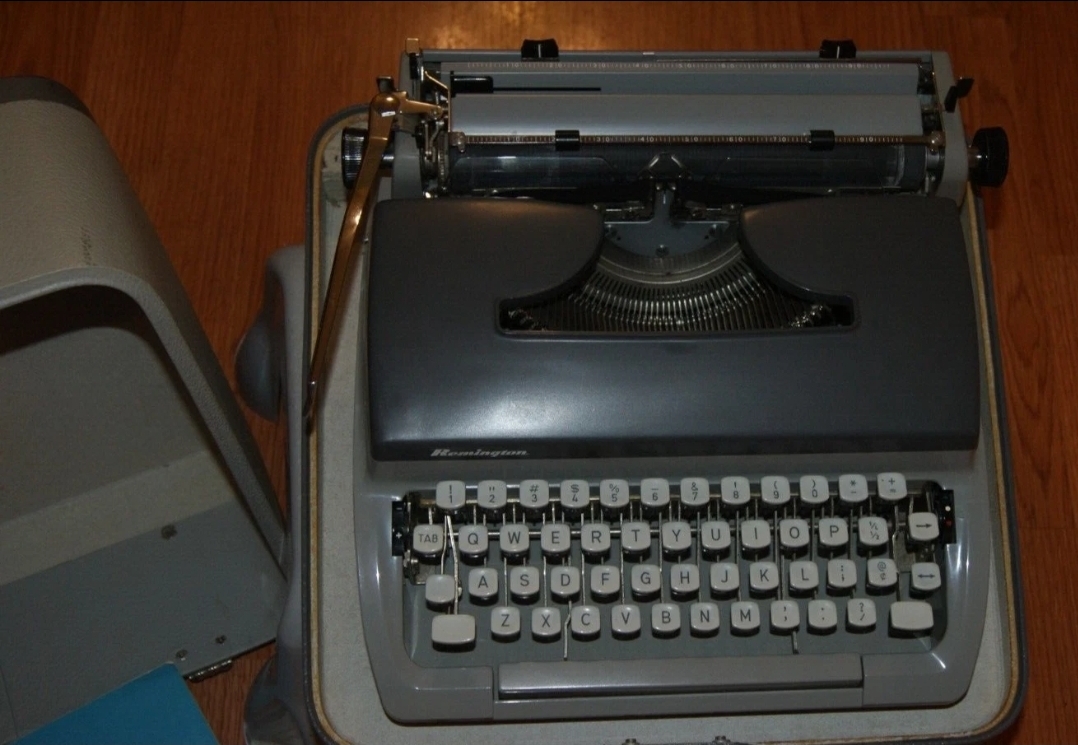 Remington mark two manual typewriter  — Image 2