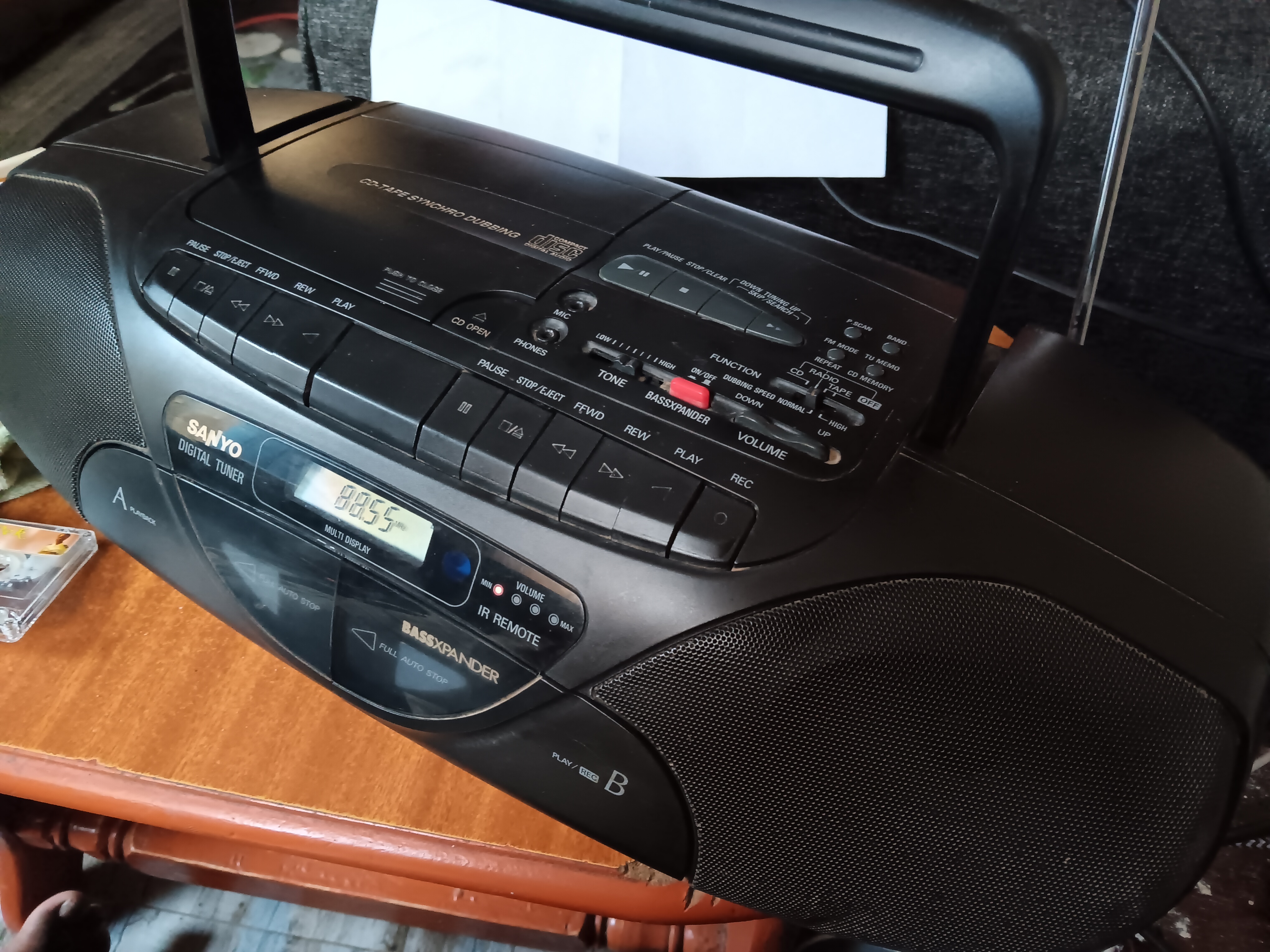 SANYO MCD Z37L BOOMBOX  — Image 9