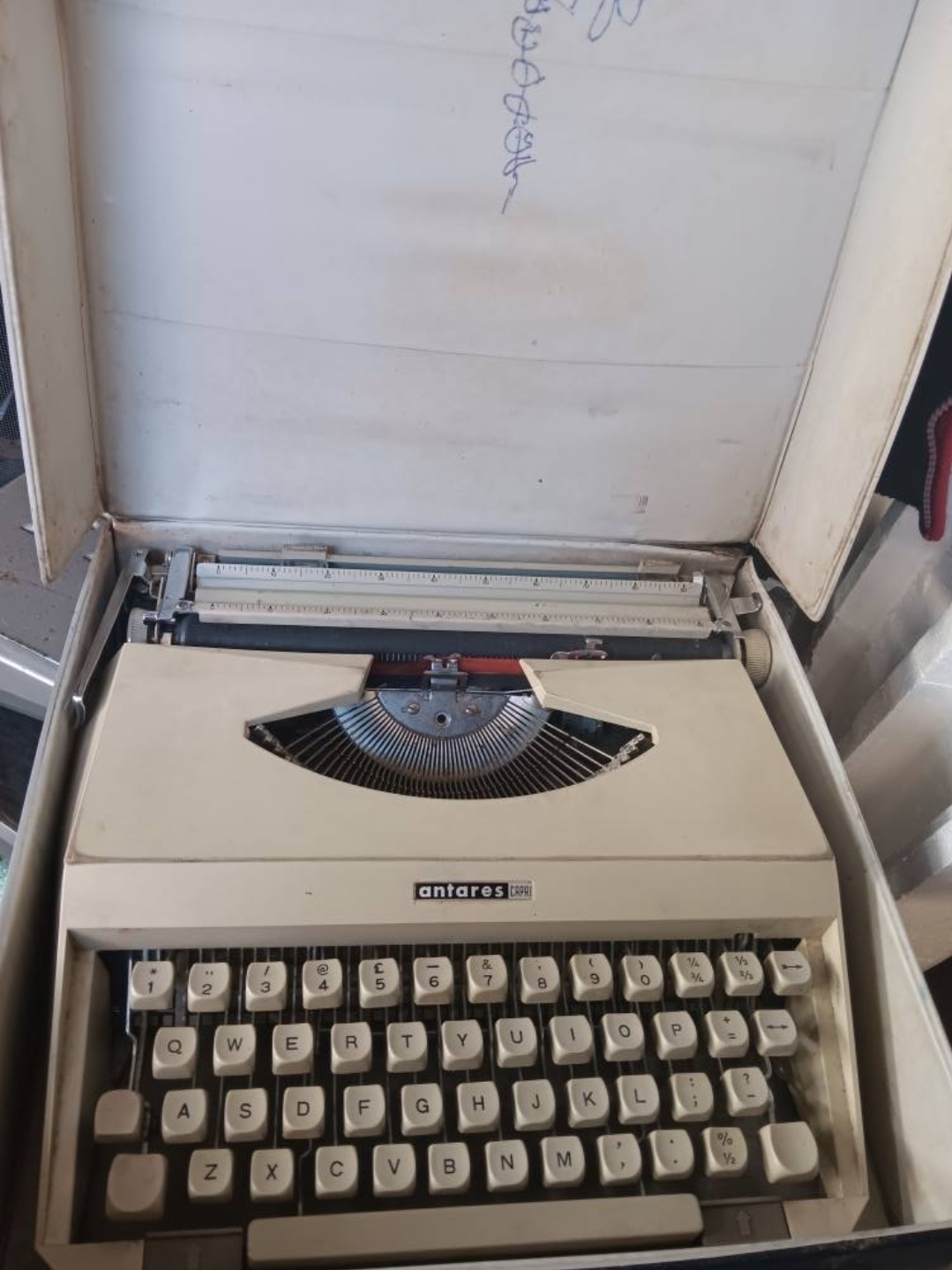 Antares Capri manual typewriter  — Image 2