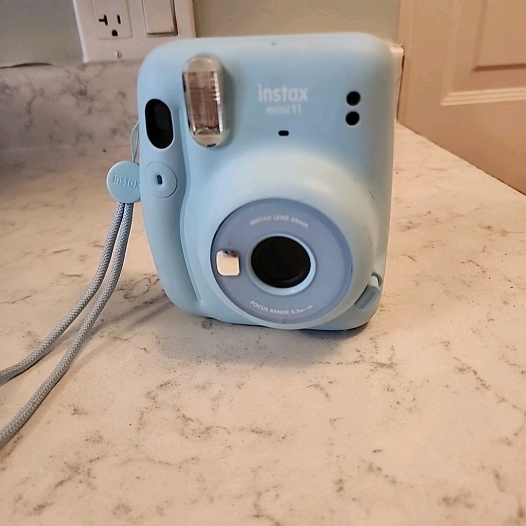 Fujifilm instax mini 11 instant film camera 