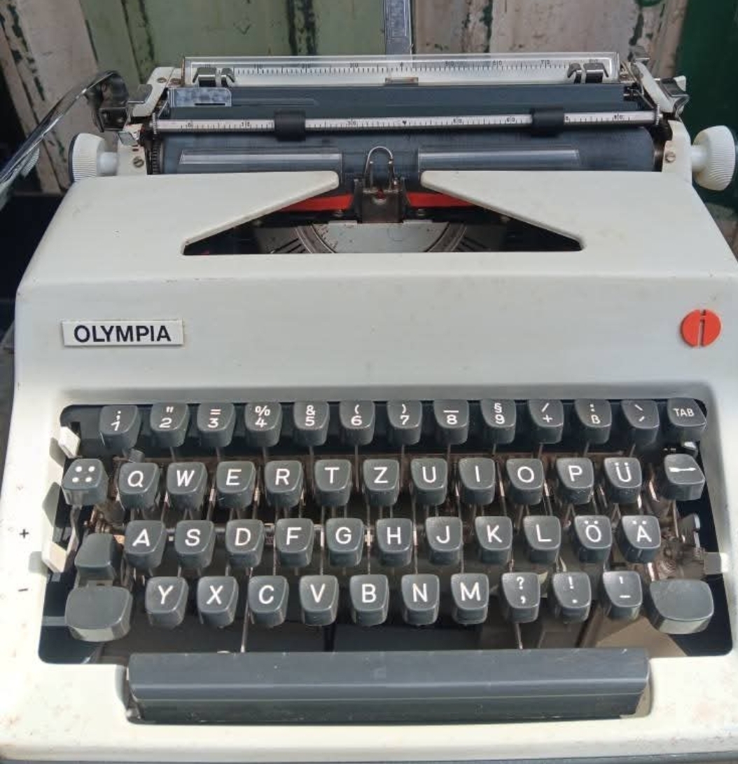 Olympia sm 9 typewriter  — Image 9