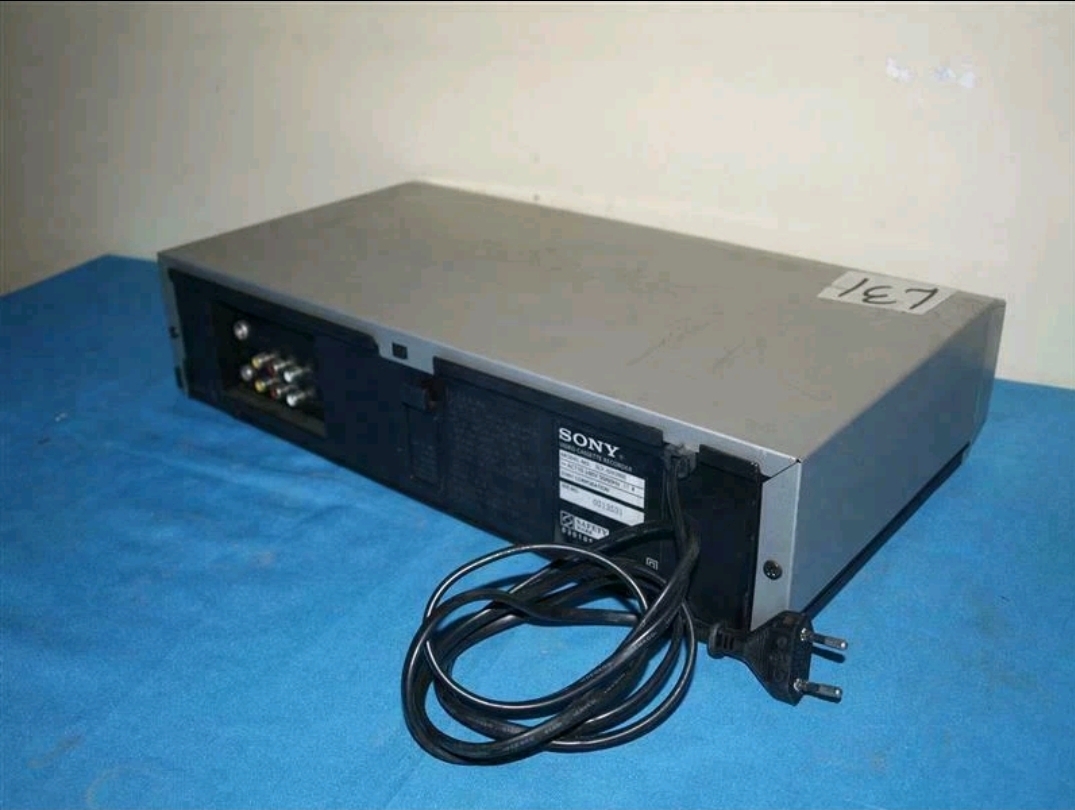Sony SLV-ED939 6 head hifi stereo VCR — Image 6