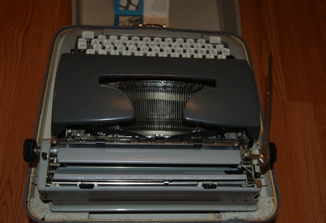 Remington mark two manual typewriter  — Image 5